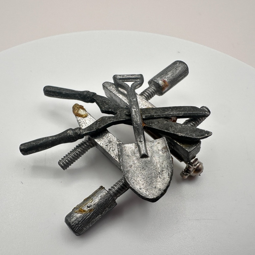 Vintage 90s Silver Tone Shovel Shears Tool Brooch Pin Women's Classic Jewelry